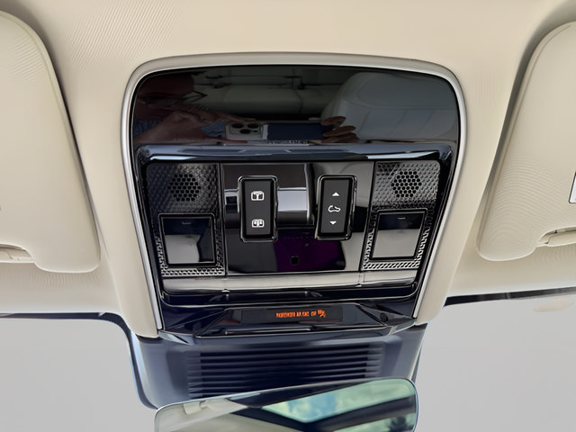 Certified 2025 Land Rover Range Rover SE AWD/4WD image 24