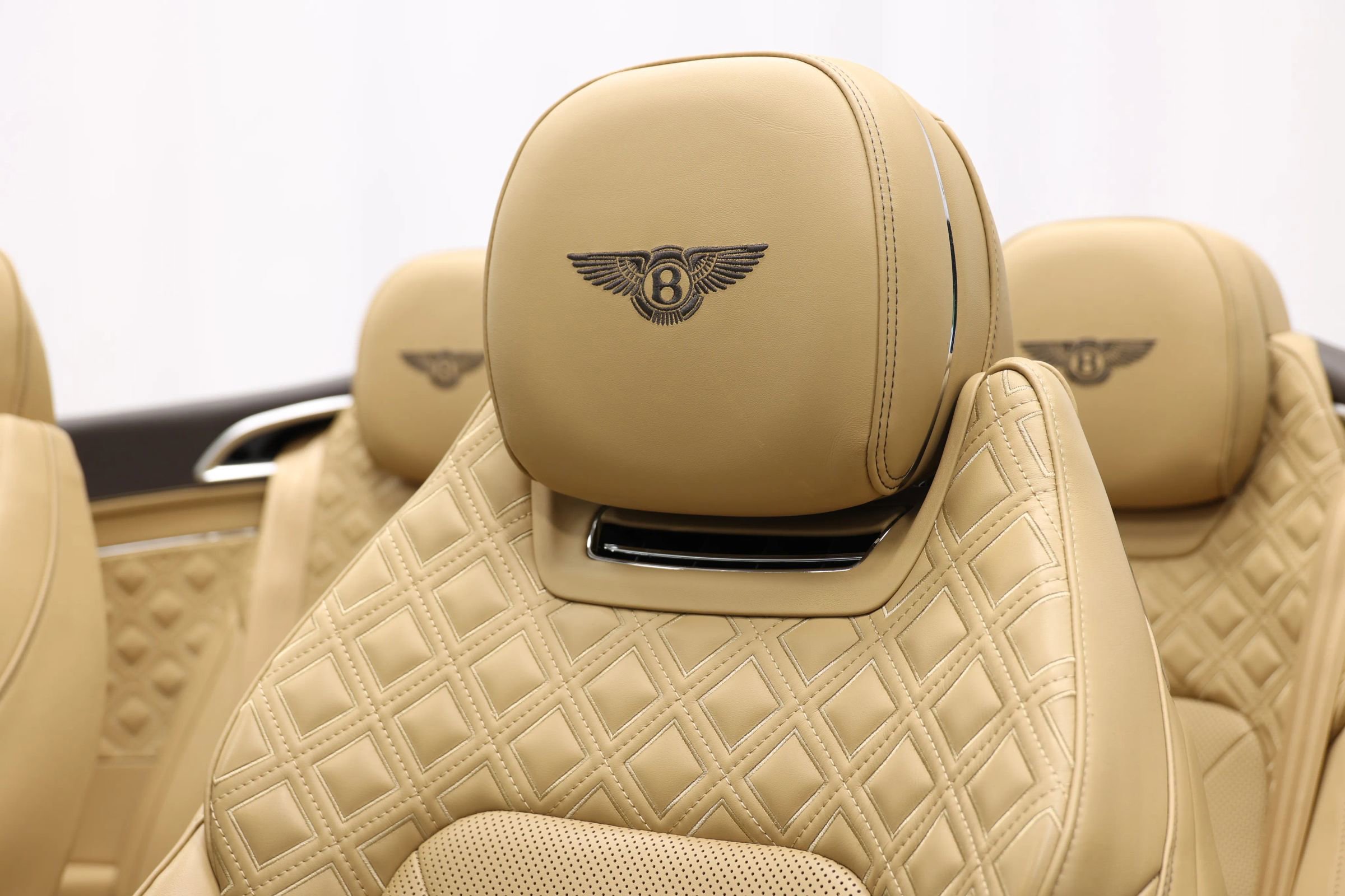 Used 2021 Bentley Continental GT image 22