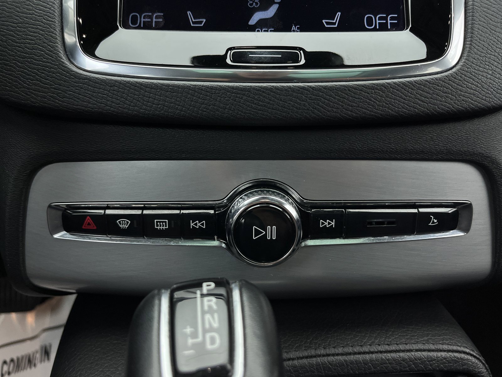 Used 2016 Volvo XC90 T6 Momentum w/ Vision Package image 16