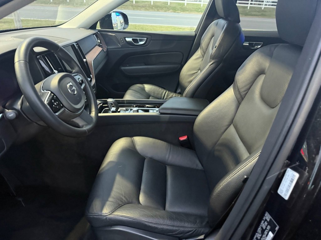 Used 2024 Volvo XC60 B5 Plus image 9