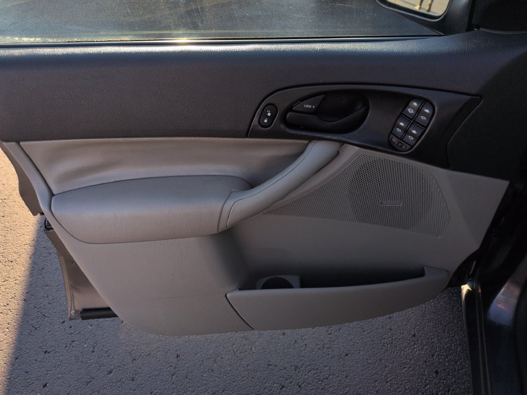 Used 2007 Ford Focus ZX4 Sedan FWD image 10