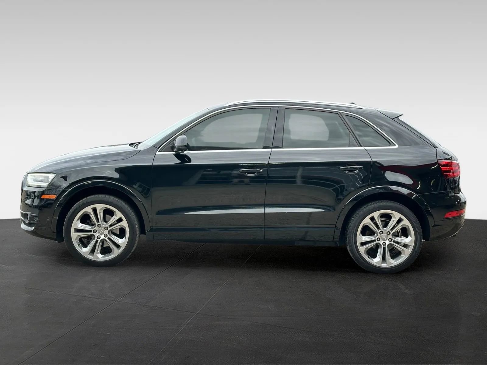 Used 2015 Audi Q3 2.0T Prestige w/ Prestige Package AWD/4WD image 4