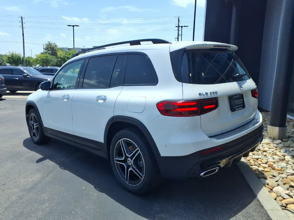 New 2026 Mercedes-Benz GLB 250 4MATIC image 4