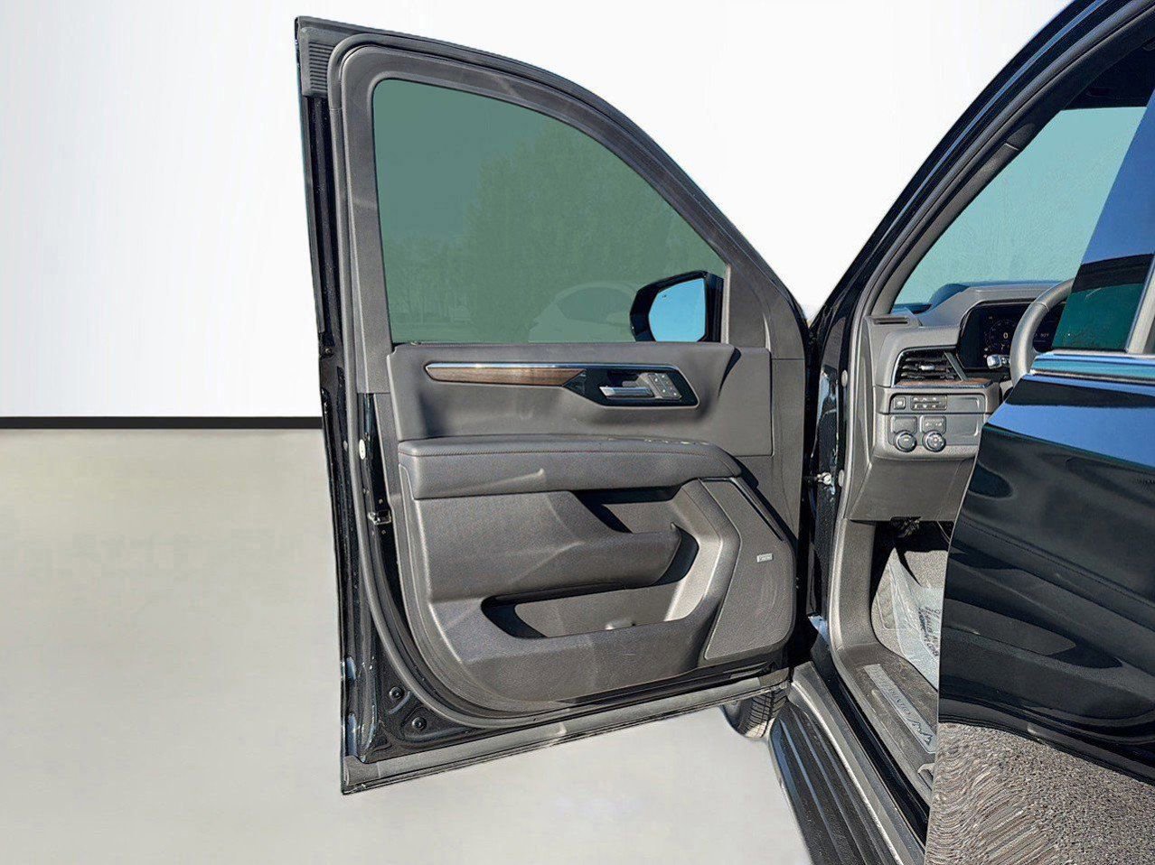 Used 2025 Chevrolet Suburban High Country image 25