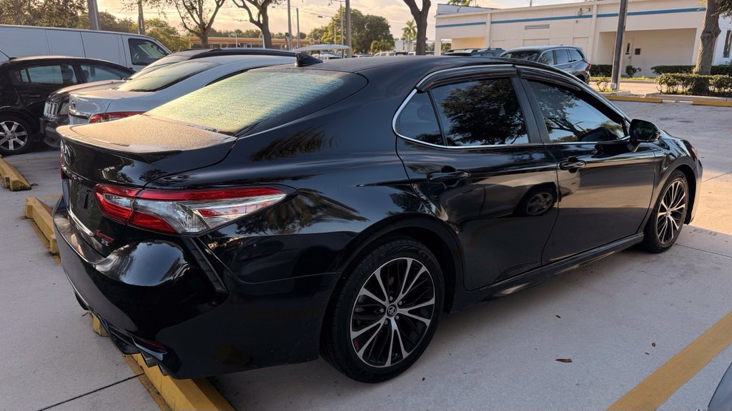 Used 2019 Toyota Camry SE w/ Convenience Package FWD image 11