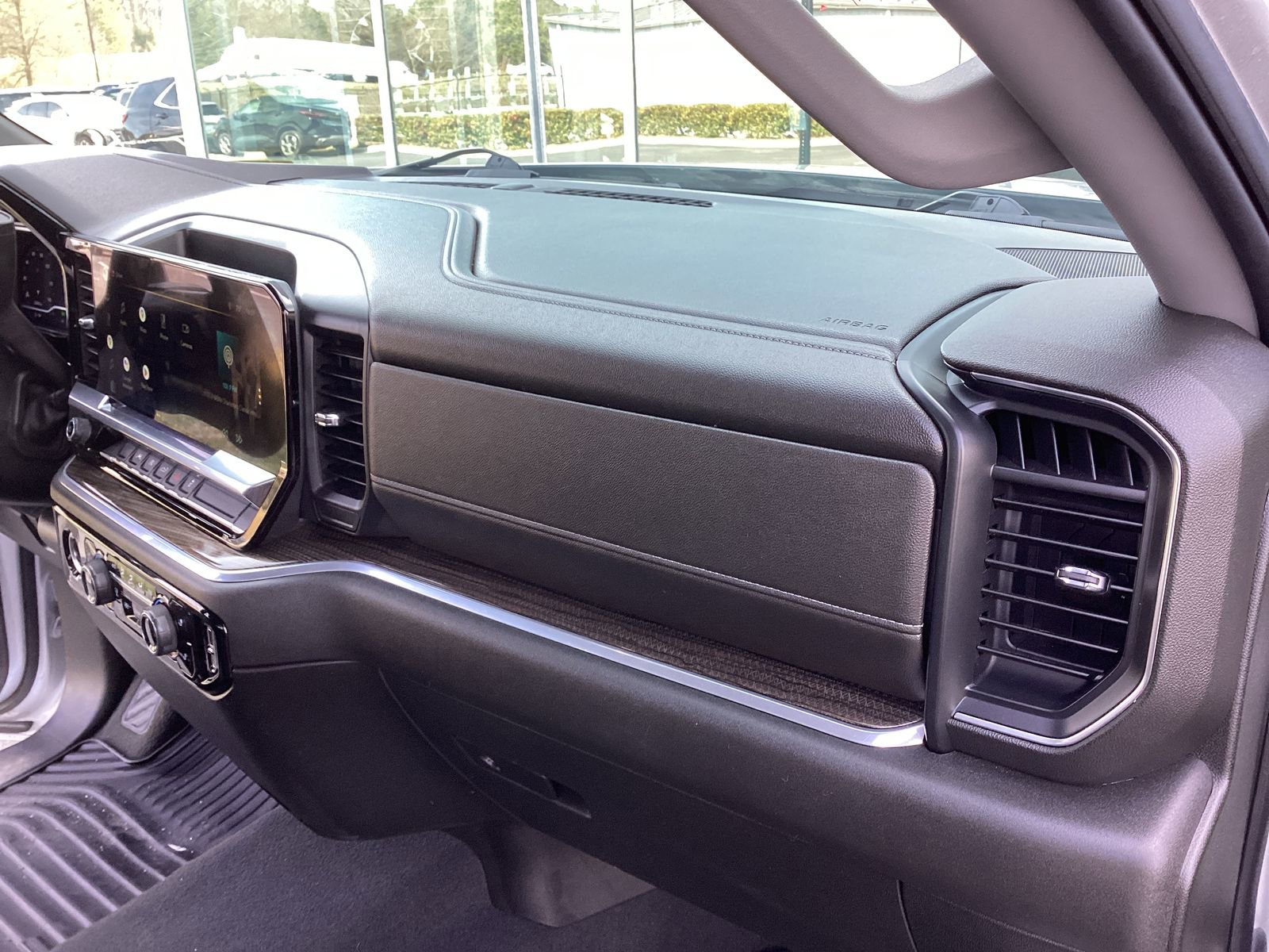 Used 2022 Chevrolet Silverado 1500 LT image 15