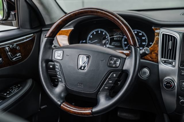 Used 2012 Hyundai Equus Signature RWD image 10