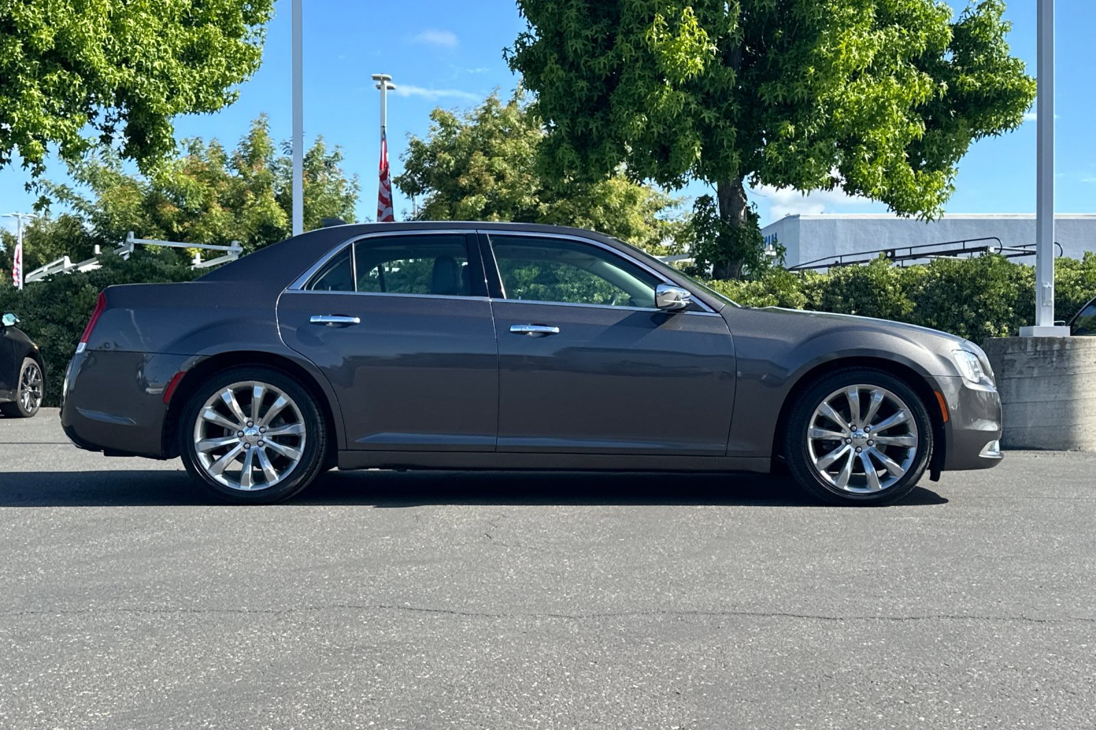 Used 2019 Chrysler 300 Limited RWD image 3