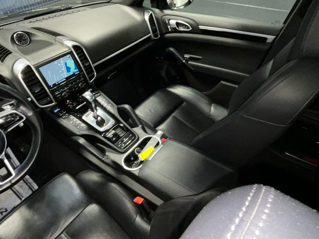 Used 2016 Porsche Cayenne image 28