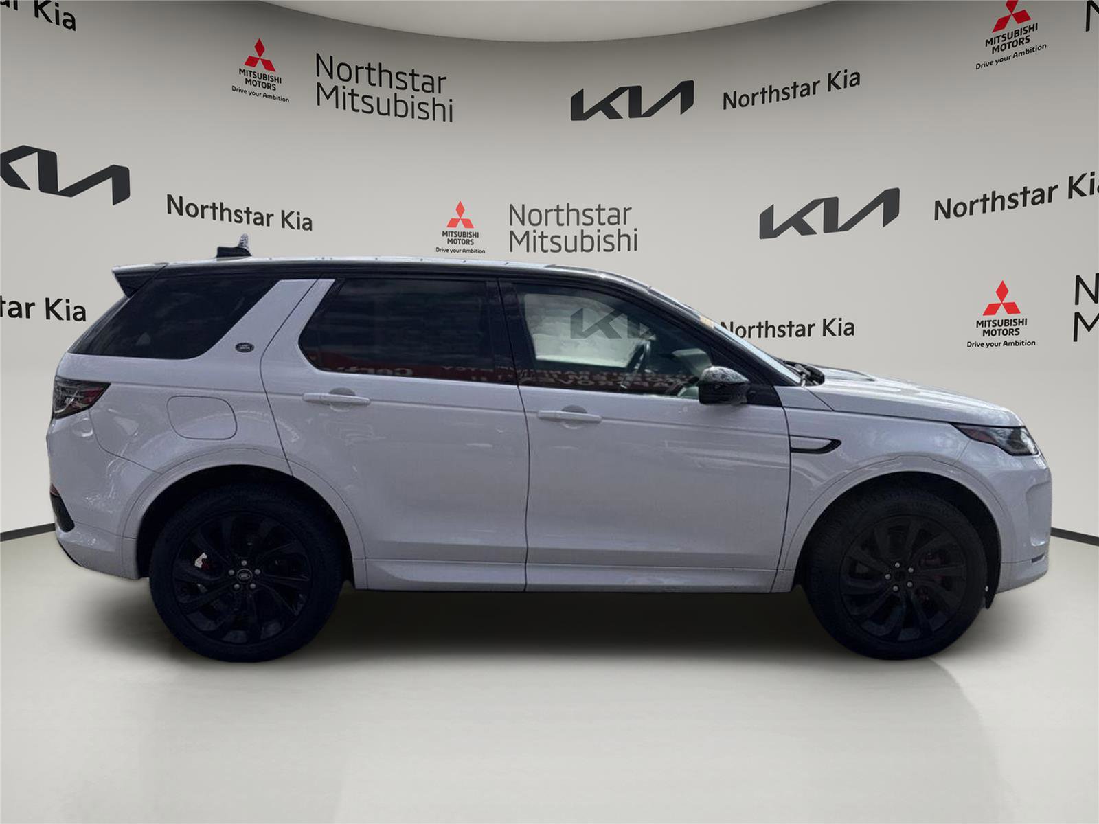 Used 2023 Land Rover Discovery Sport SE R-Dynamic image 6