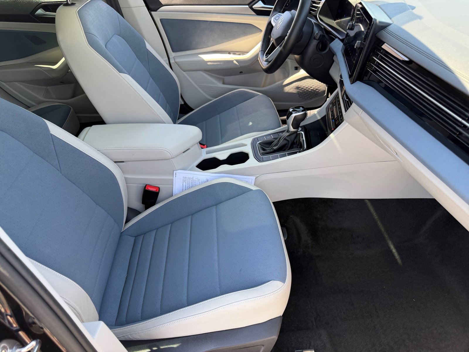 Certified 2025 Volkswagen Jetta SE w/ Sunroof Package image 18