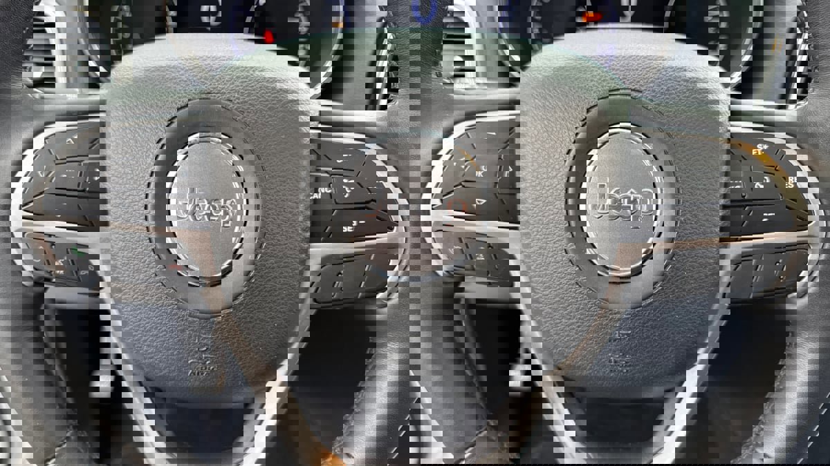 Used 2022 Jeep Grand Cherokee Limited image 16