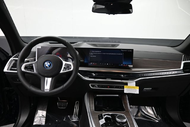 New 2026 BMW X5 xDrive50e w/ M Sport Package AWD/4WD image 14