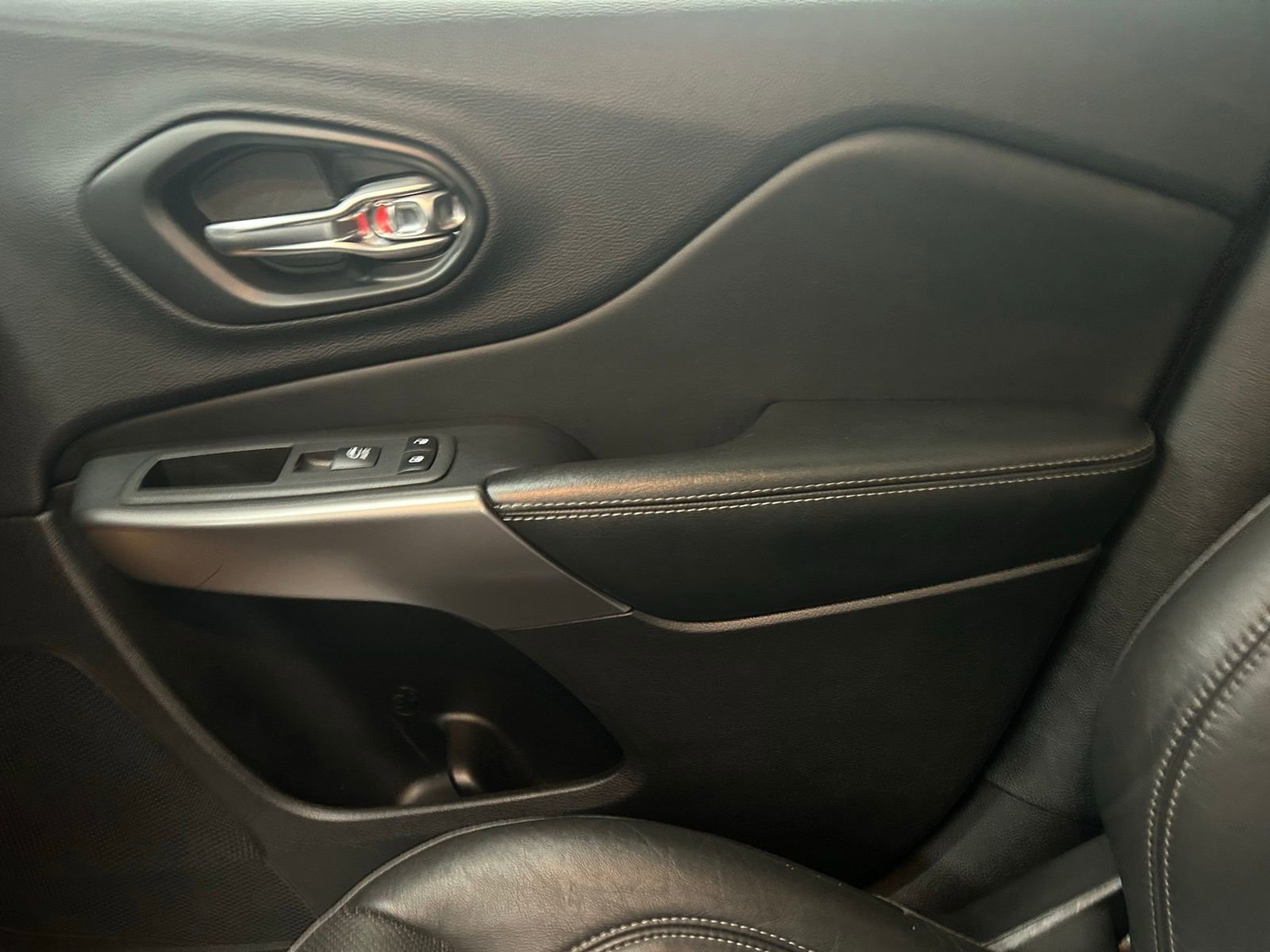 Certified 2021 Jeep Cherokee Latitude Lux w/ Sun & Sound Group image 13