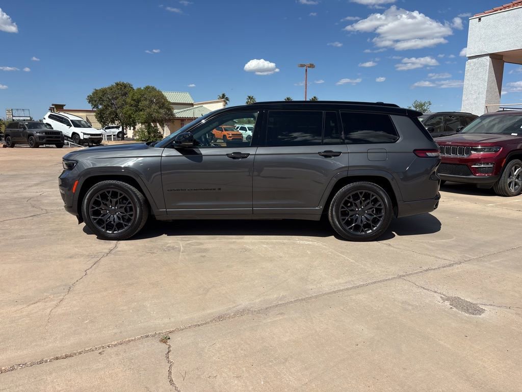 Used 2023 Jeep Grand Cherokee L Summit AWD/4WD image 8