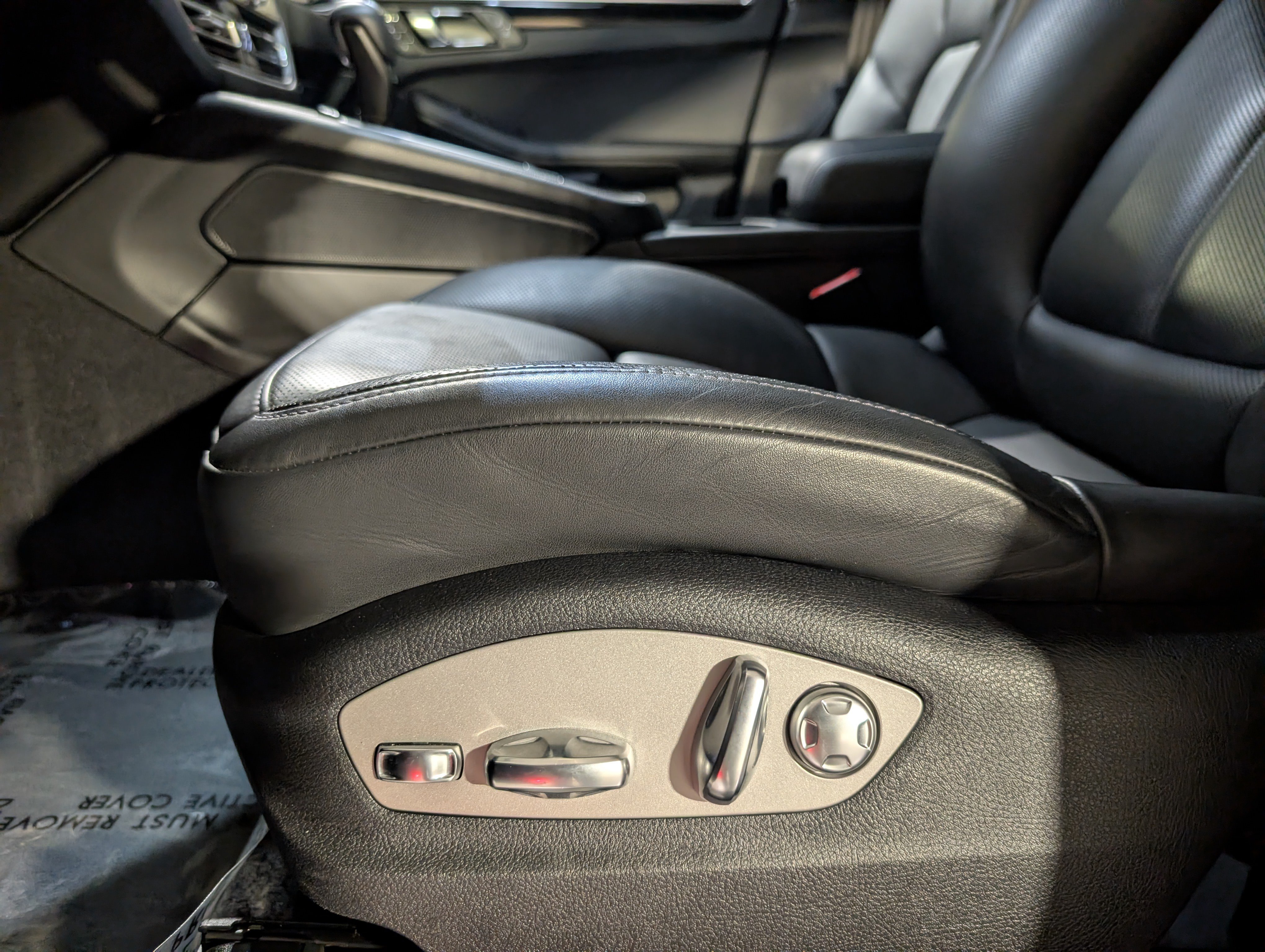 Certified 2022 Porsche Macan S AWD/4WD image 19