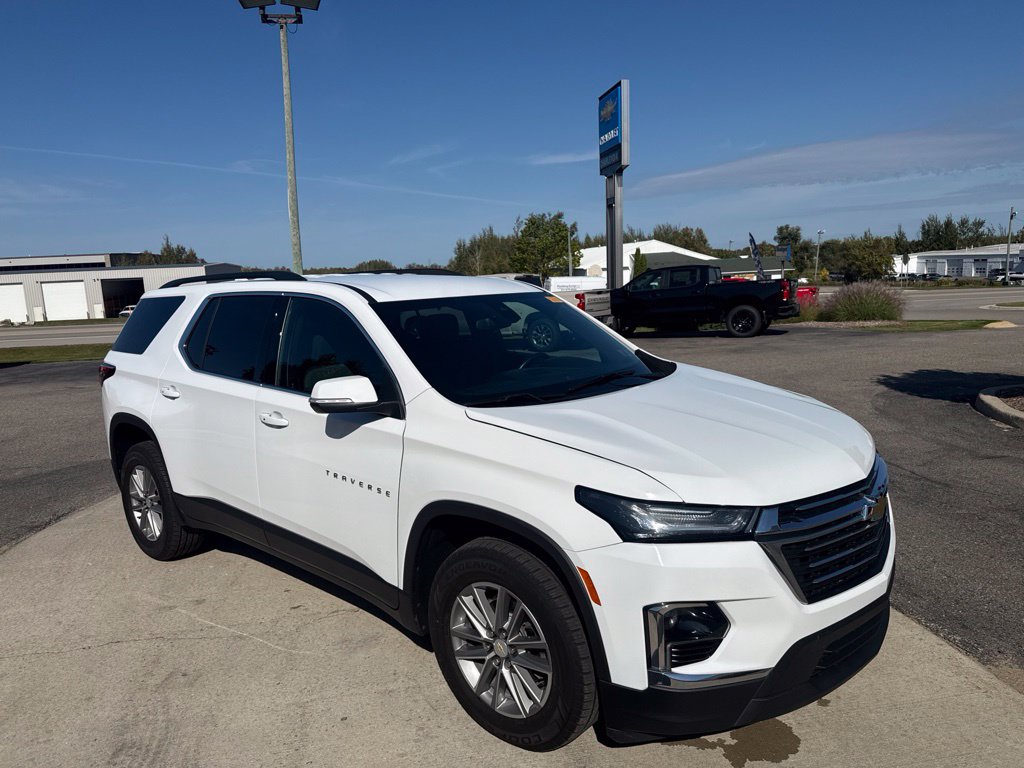 Used 2023 Chevrolet Traverse LT AWD/4WD image 3
