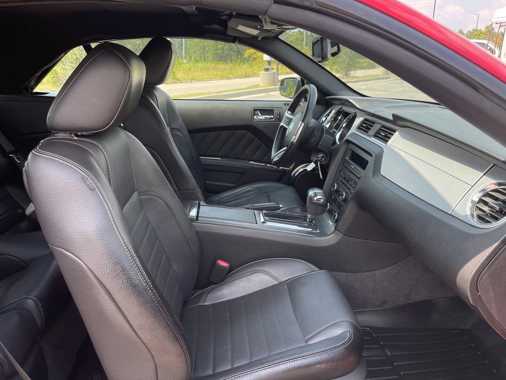 Used 2011 Ford Mustang Premium w/ 202A Rapid Spec Order Code RWD image 34