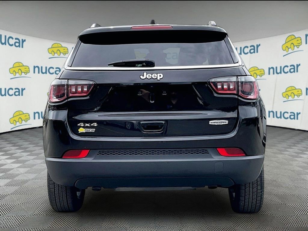 Used 2024 Jeep Compass Latitude AWD/4WD image 5