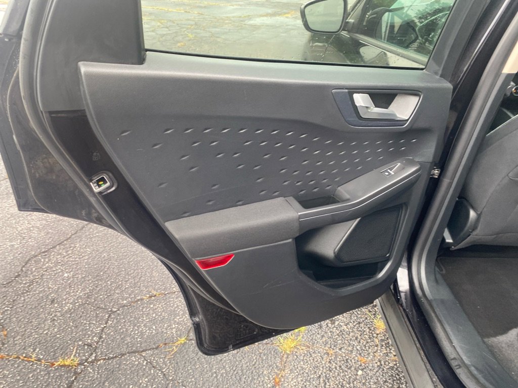 Used 2020 Ford Escape SE image 19