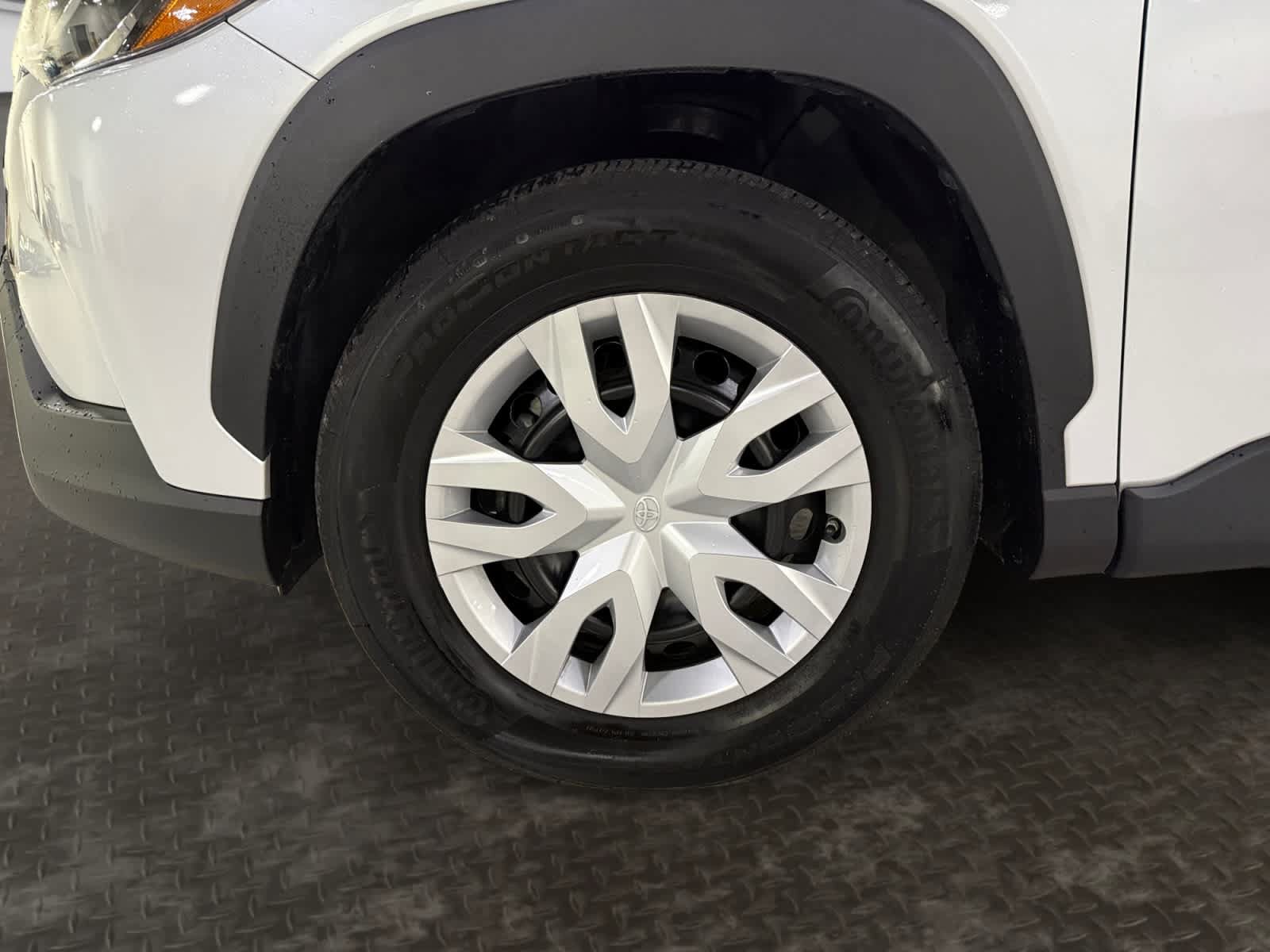 Used 2025 Toyota Corolla Cross L FWD image 21