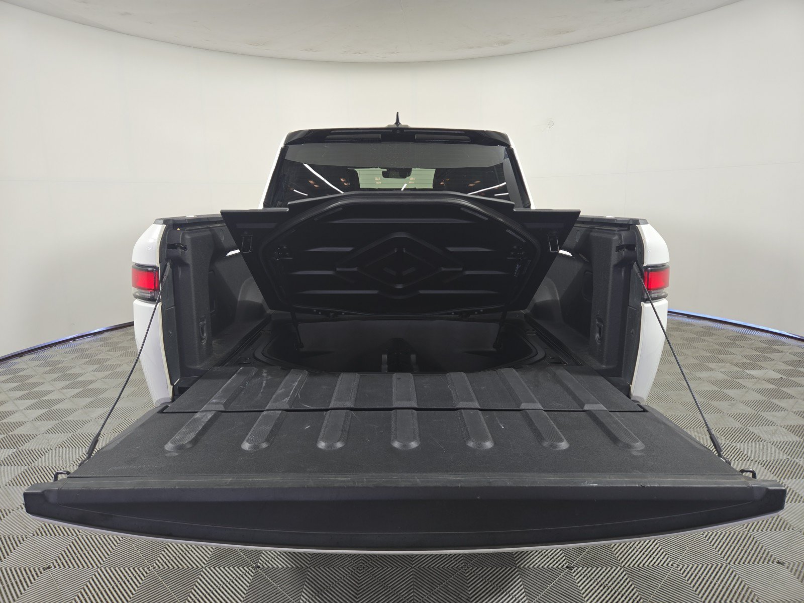 Used 2023 Rivian R1T Adventure AWD/4WD image 15