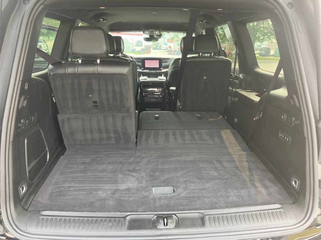 Used 2024 Jeep Wagoneer Series III AWD/4WD image 26