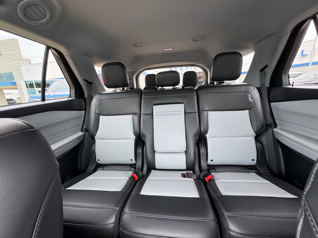 Used 2023 Ford Explorer XLT w/ Equipment Group 202A AWD/4WD image 35