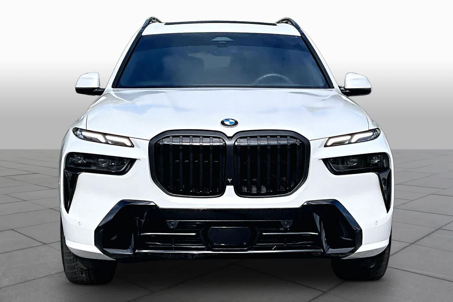 Used 2025 BMW X7 xDrive40i w/ M Sport Package AWD/4WD image 4