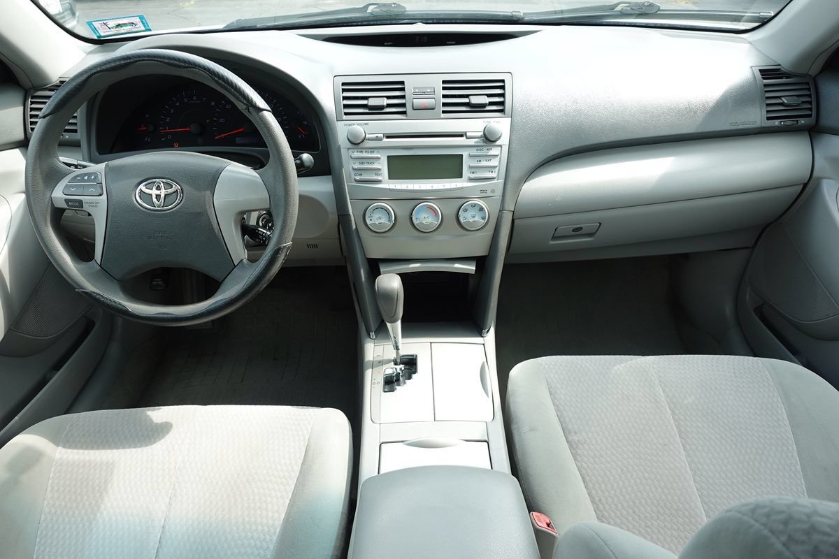 Used 2011 Toyota Camry LE FWD image 31