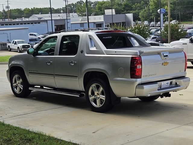 Used 2013 Chevrolet Avalanche LTZ RWD image 6