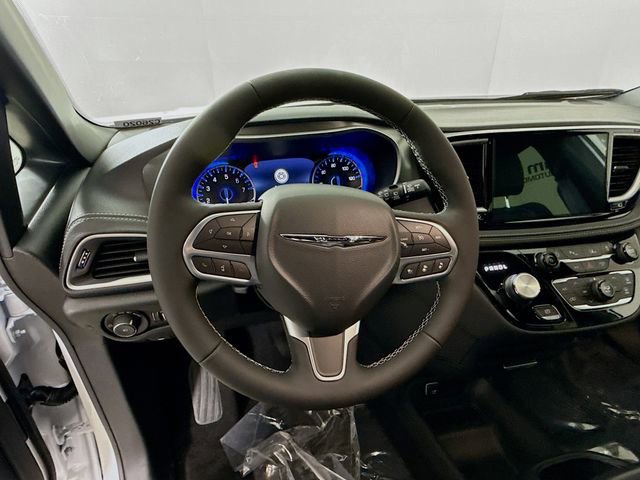 New 2026 Chrysler Pacifica Select image 11