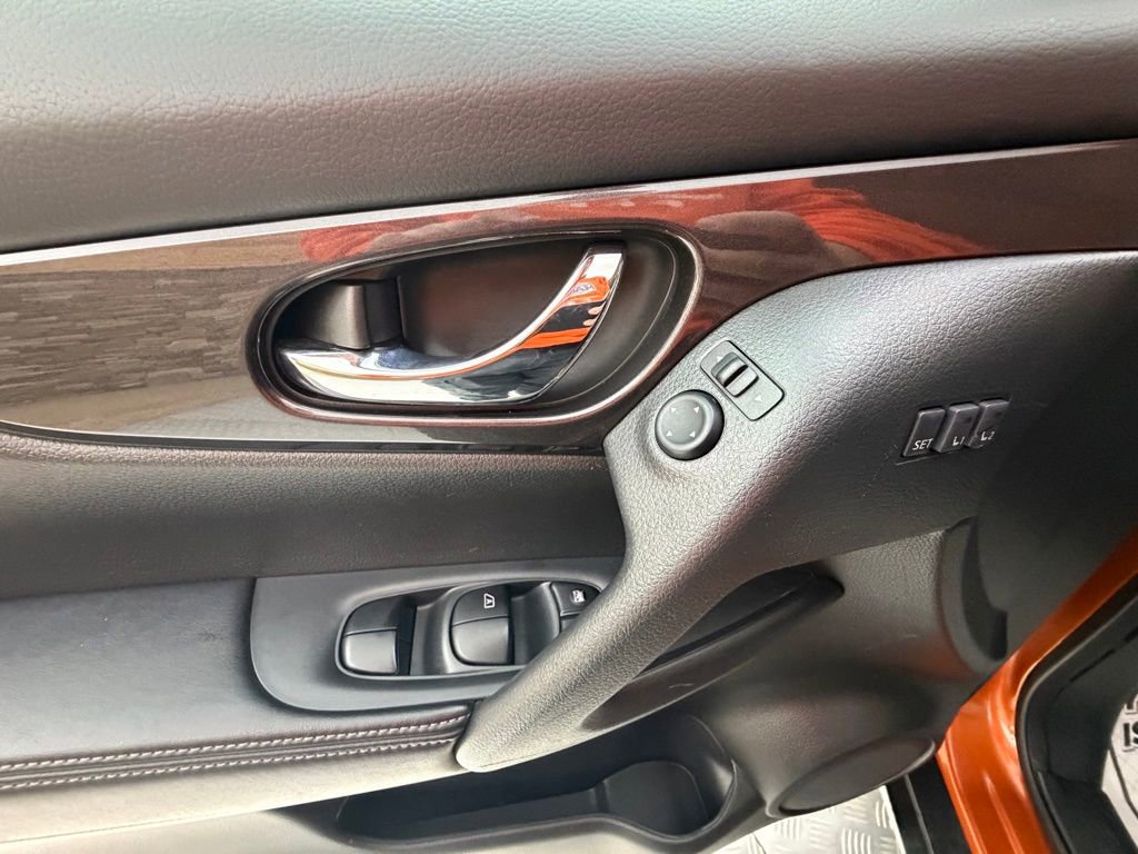 Used 2018 Nissan Rogue SV w/ Sun & Sound Touring Package image 26