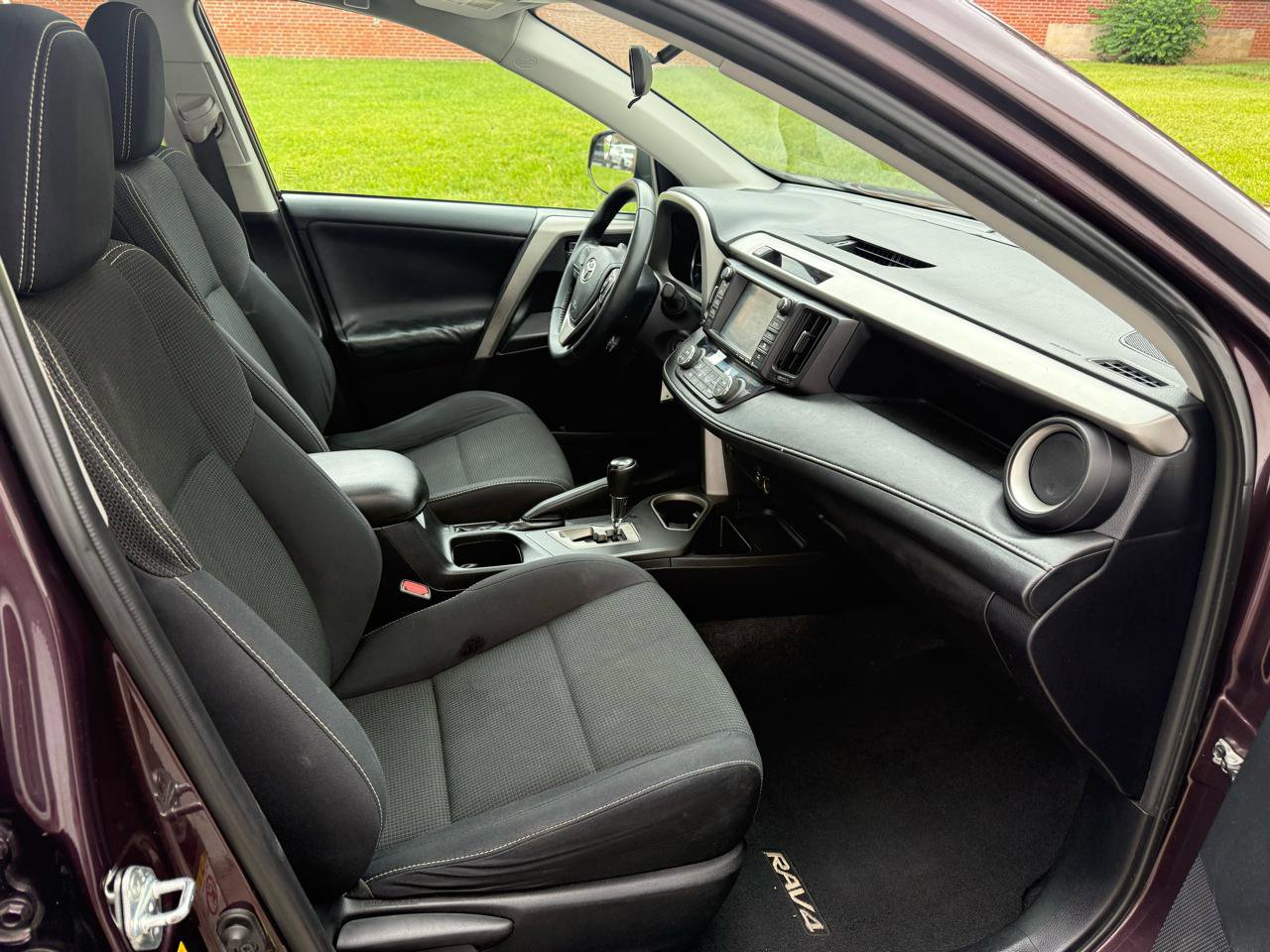 Used 2016 Toyota RAV4 XLE AWD/4WD image 18