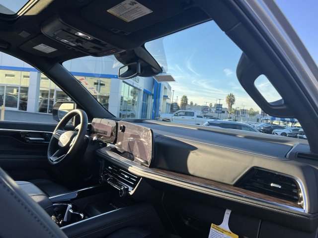 Used 2025 Chevrolet Tahoe Z71 w/ Comfort Package image 30