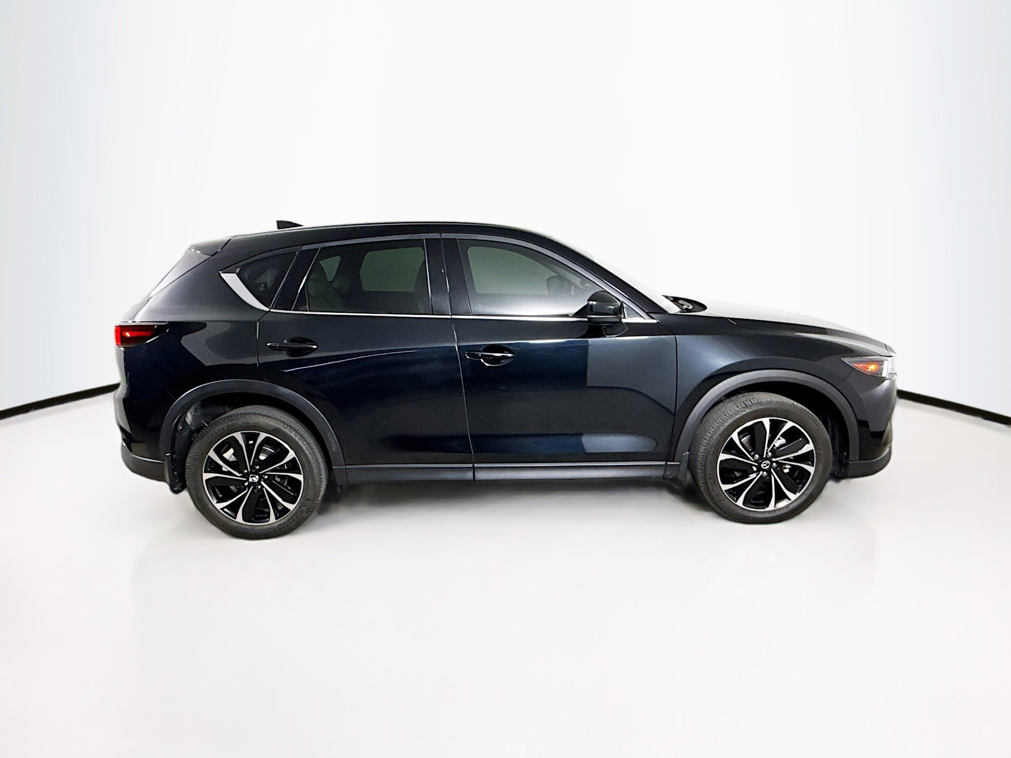 Used 2023 MAZDA CX-5 AWD 2.5 S w/ Premium Plus Pkg image 2