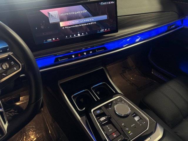 Used 2025 BMW i7 xDrive60 AWD/4WD image 14