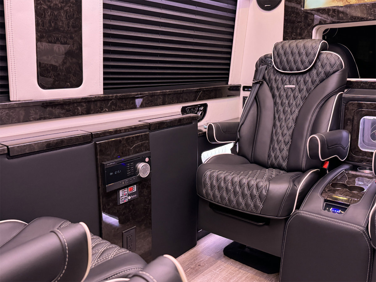 Used 2024 Mercedes-Benz Sprinter 3500 image 23