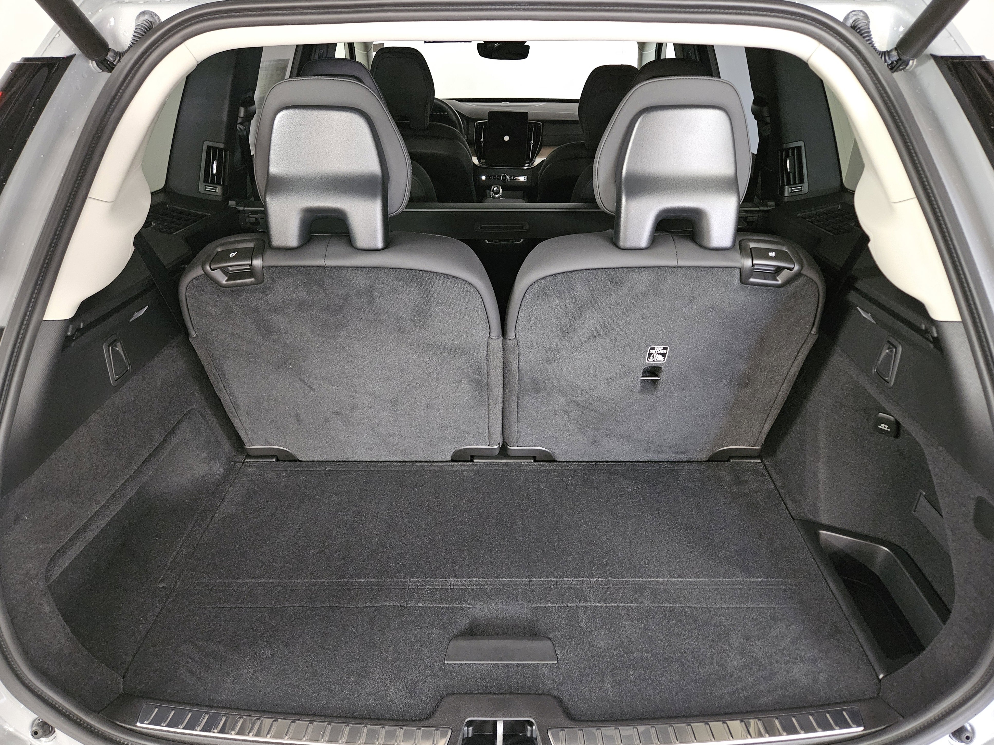 New 2026 Volvo XC90 B6 Plus image 17