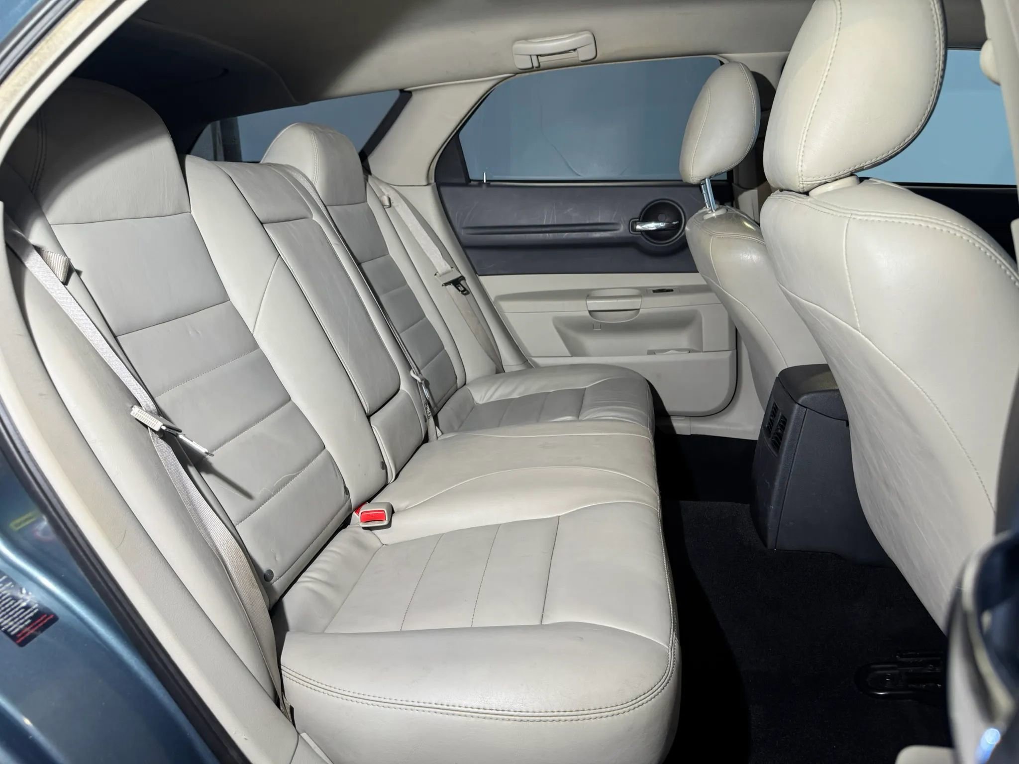 Used 2005 Dodge Magnum R/T w/ Convenience Group II RWD image 25