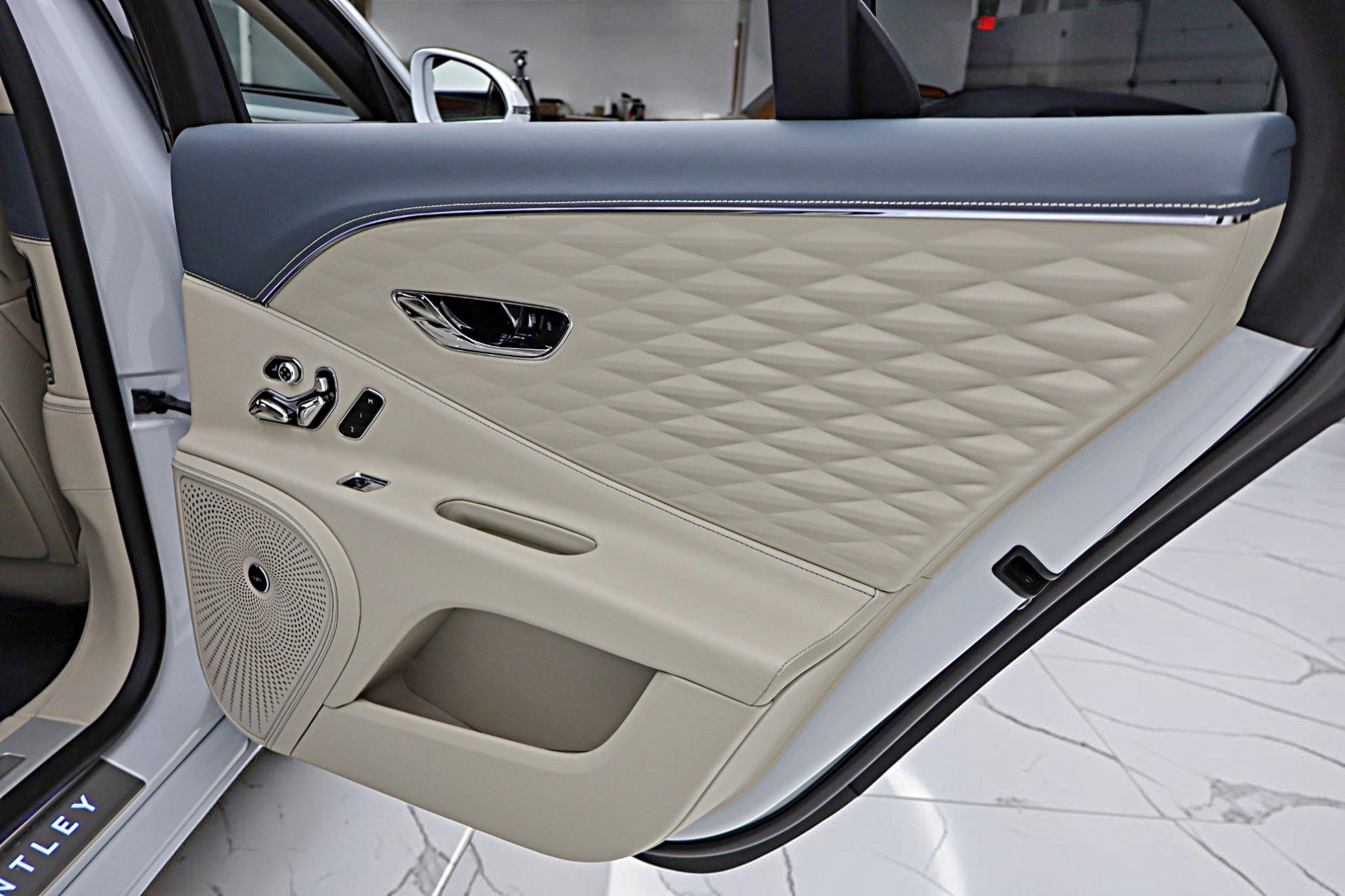 Used 2023 Bentley Flying Spur Azure image 48