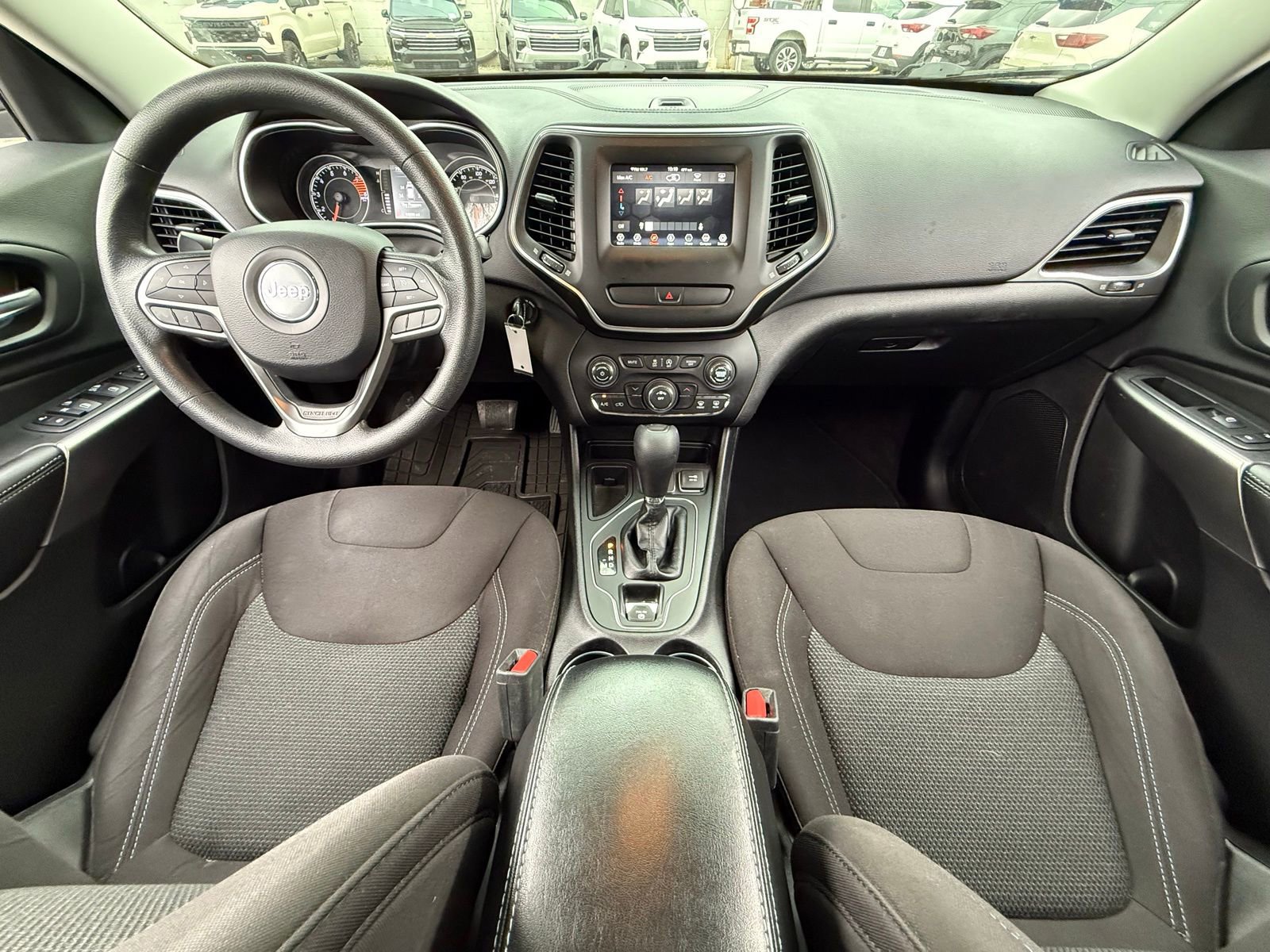 Used 2019 Jeep Cherokee Latitude w/ Popular Appearance Group image 17