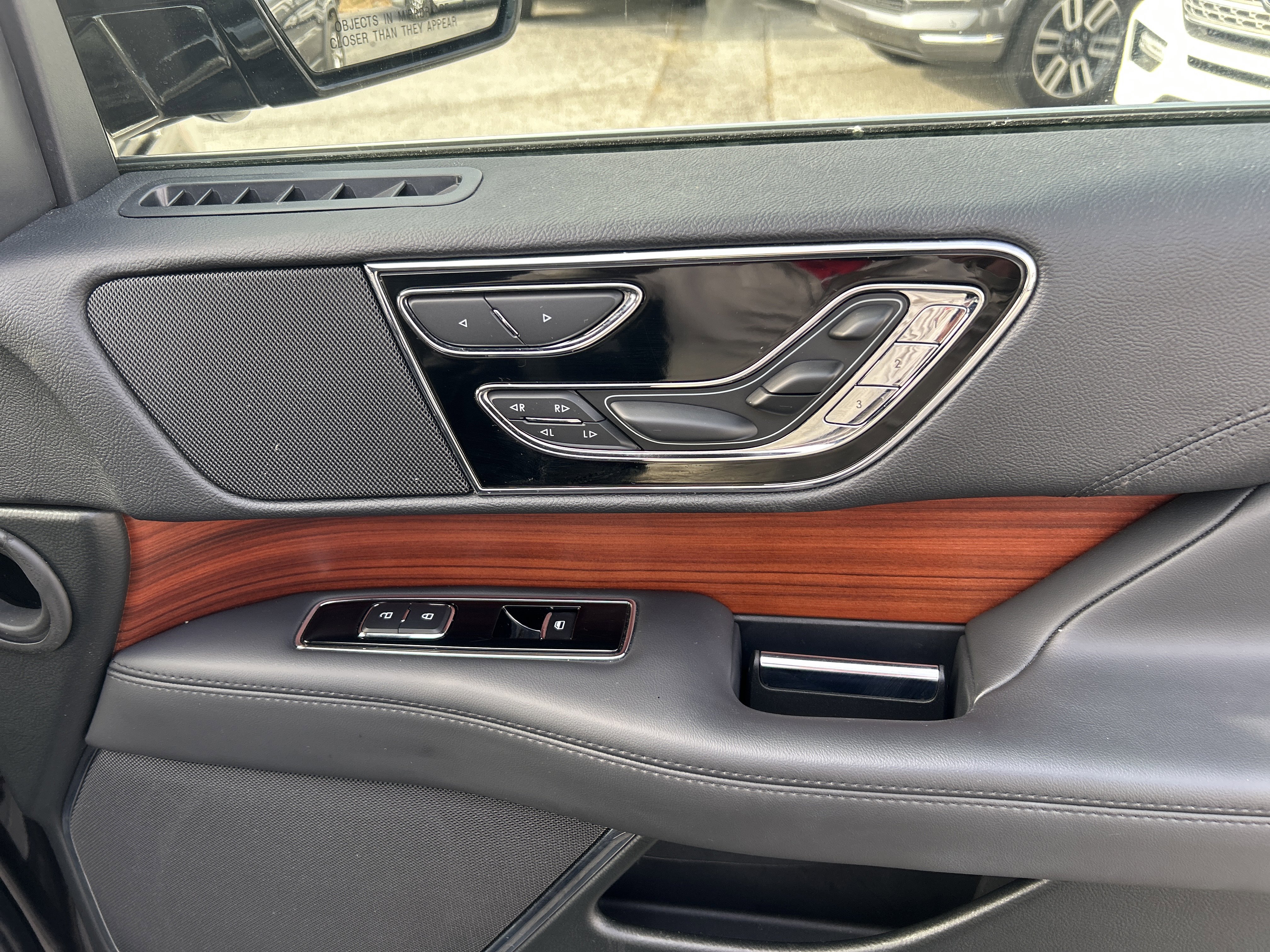 Used 2024 Lincoln Navigator Reserve image 55