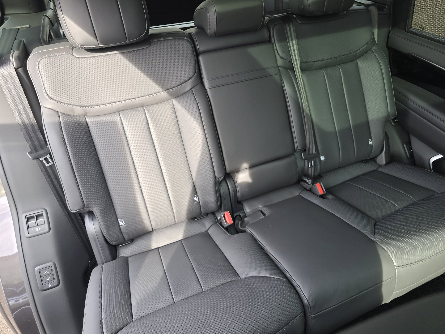 New 2026 Land Rover Range Rover Long Wheelbase SE image 34