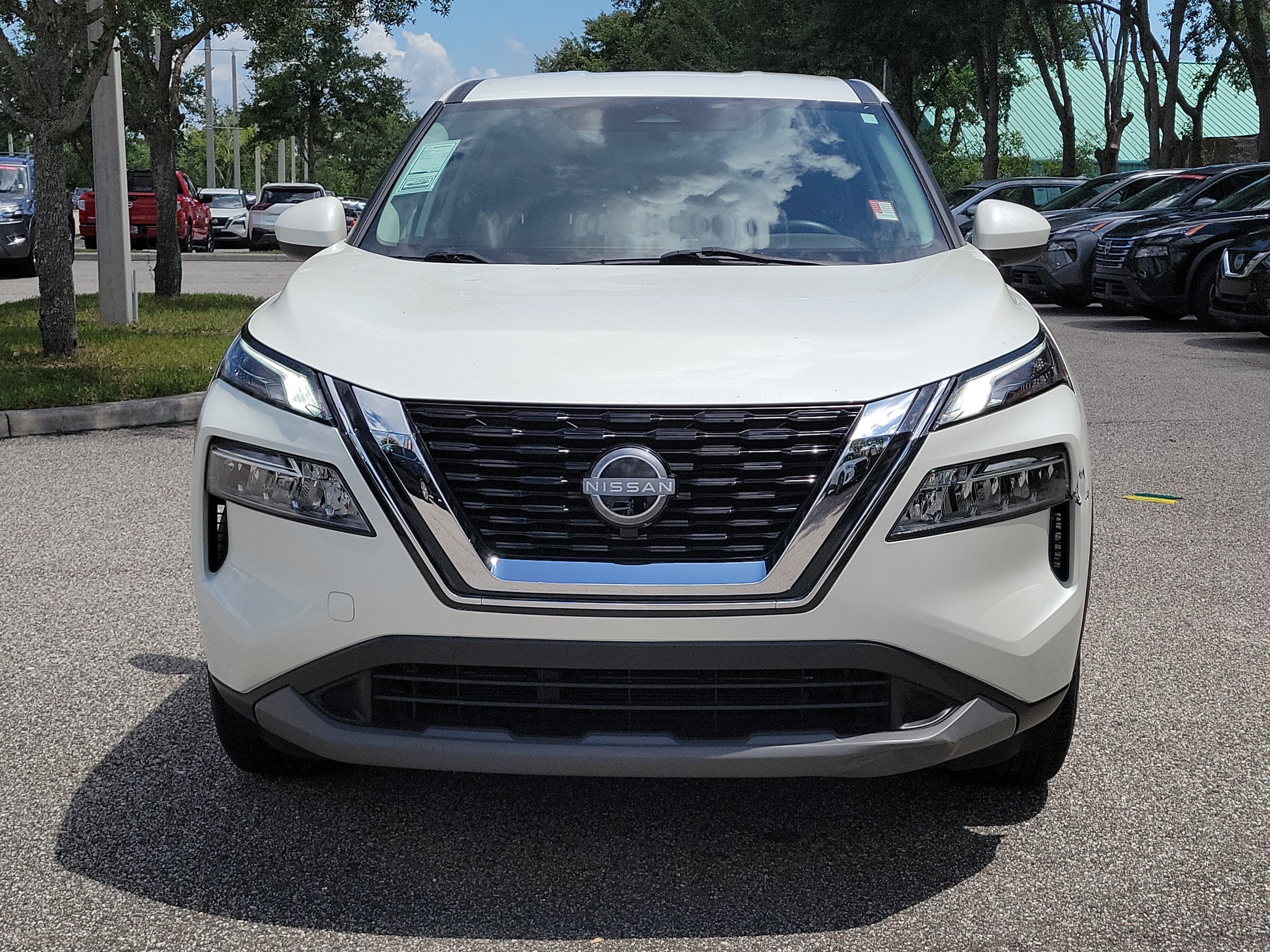 Certified 2023 Nissan Rogue SV FWD image 2