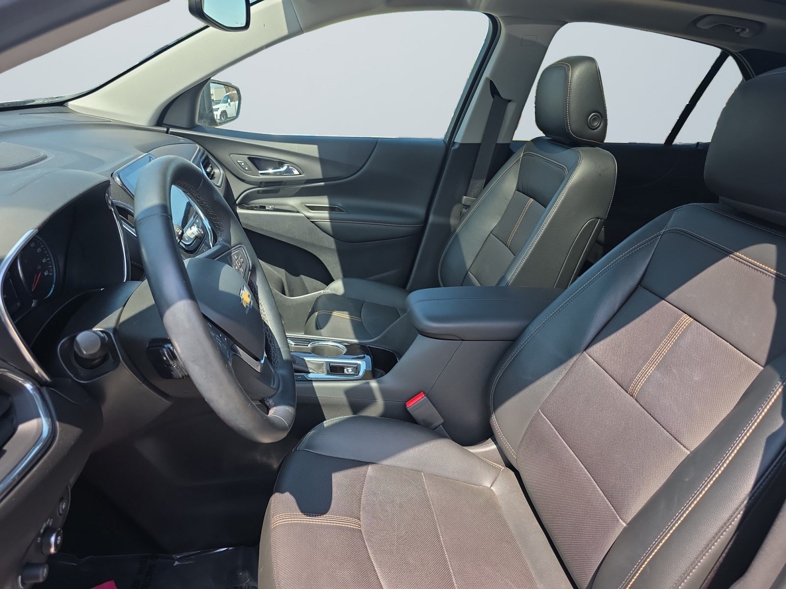 Used 2023 Chevrolet Equinox Premier AWD/4WD image 11