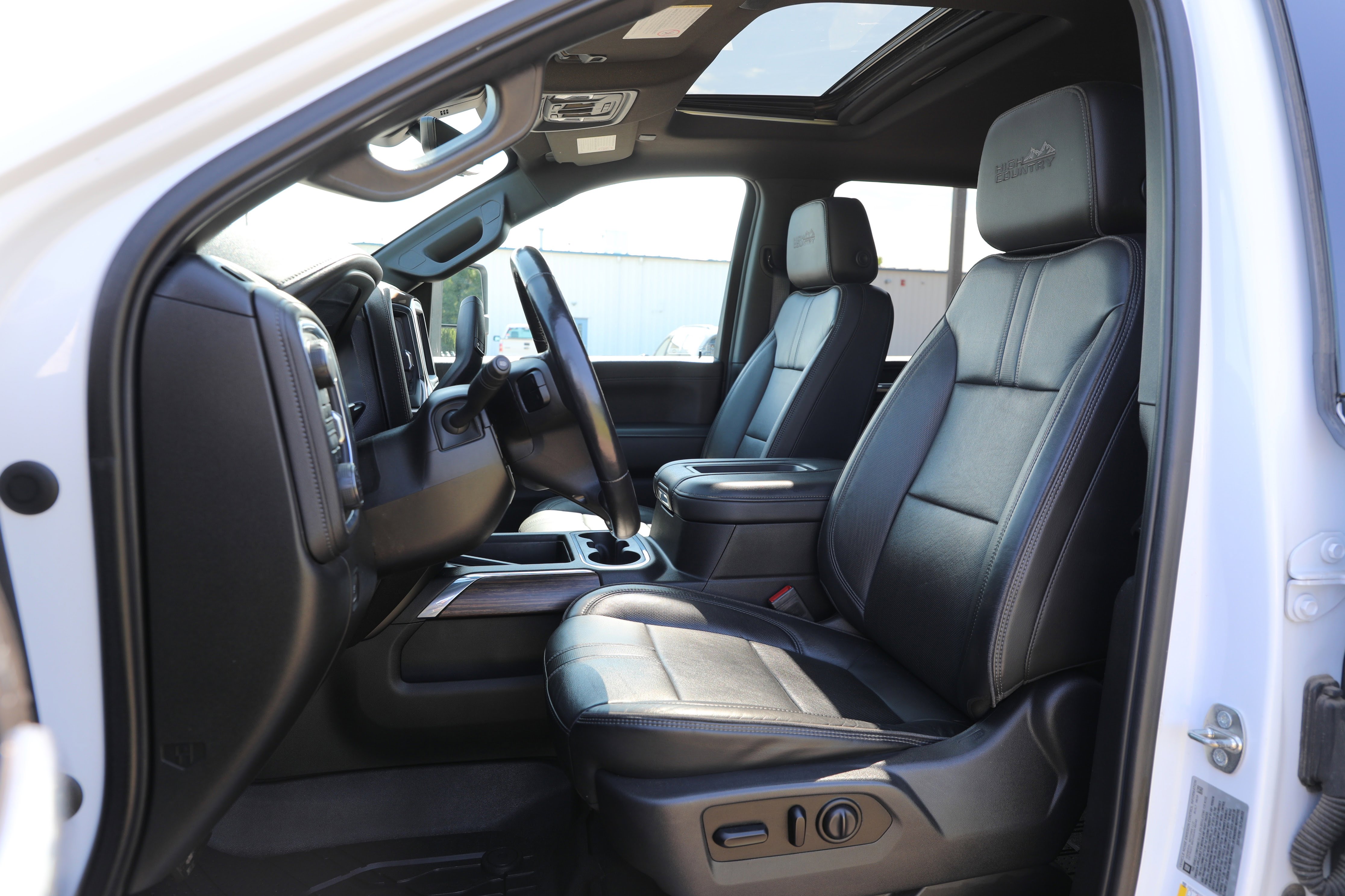 Used 2020 Chevrolet Silverado 2500 High Country image 3