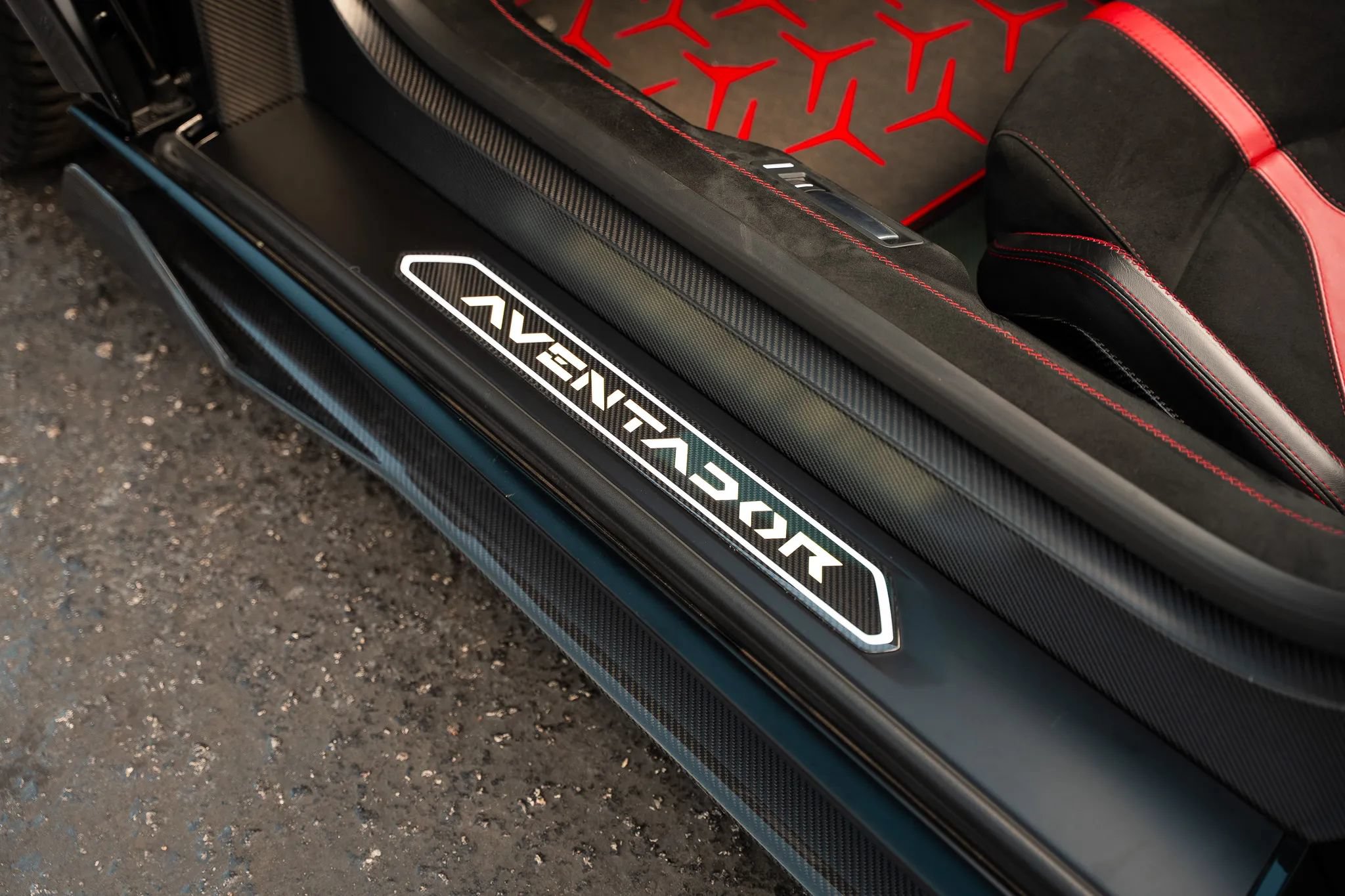 Used 2021 Lamborghini Aventador SVJ AWD/4WD image 13