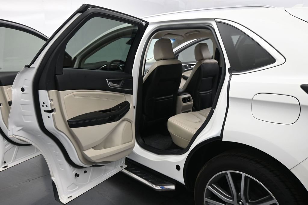 Used 2020 Ford Edge Titanium FWD image 18