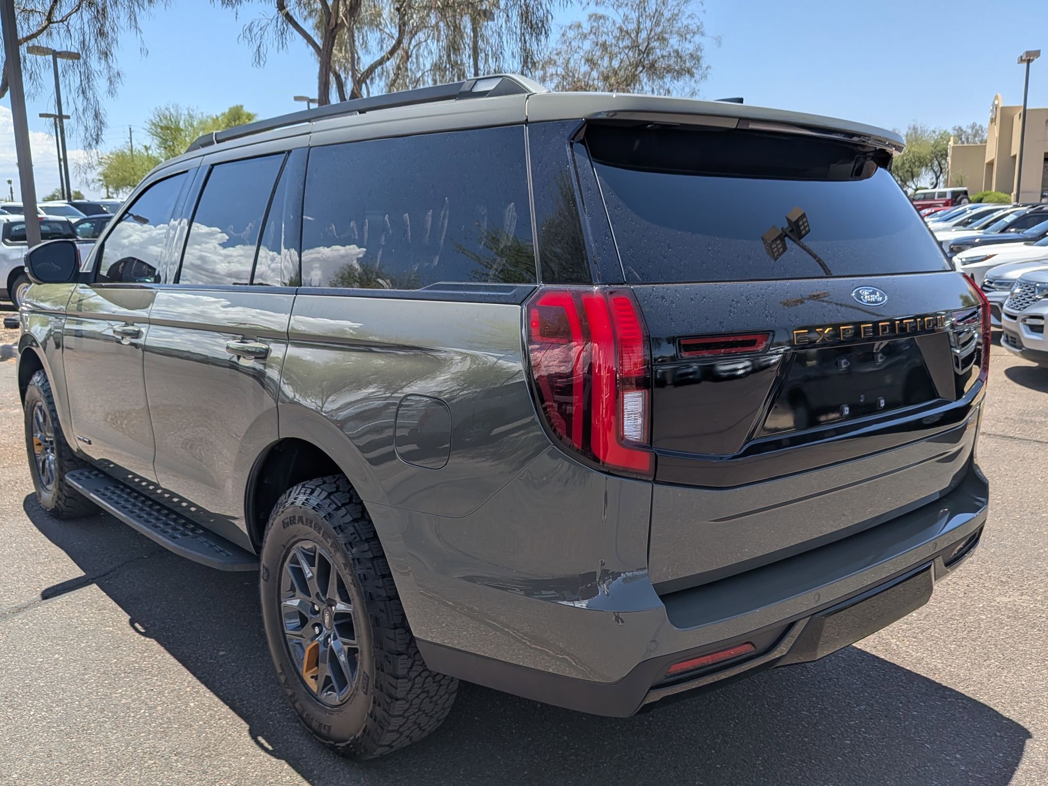 Used 2025 Ford Expedition Tremor AWD/4WD image 6